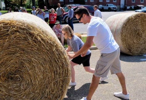 Strawfest Day_round bale races